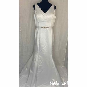 Nwt woman Formal long Dress wedding & Prom with details on the waist